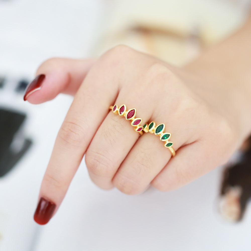 Simple zircon ring