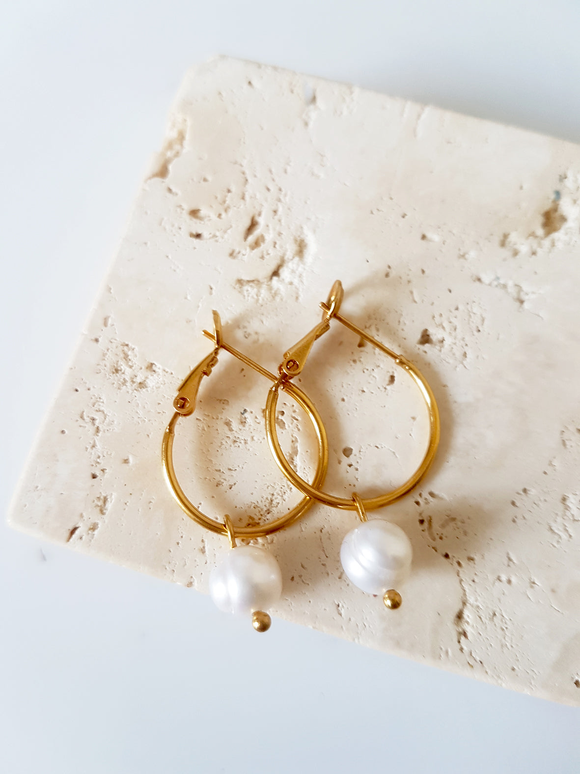 Hoop earrings with natural water pearl - SoCuteb2b