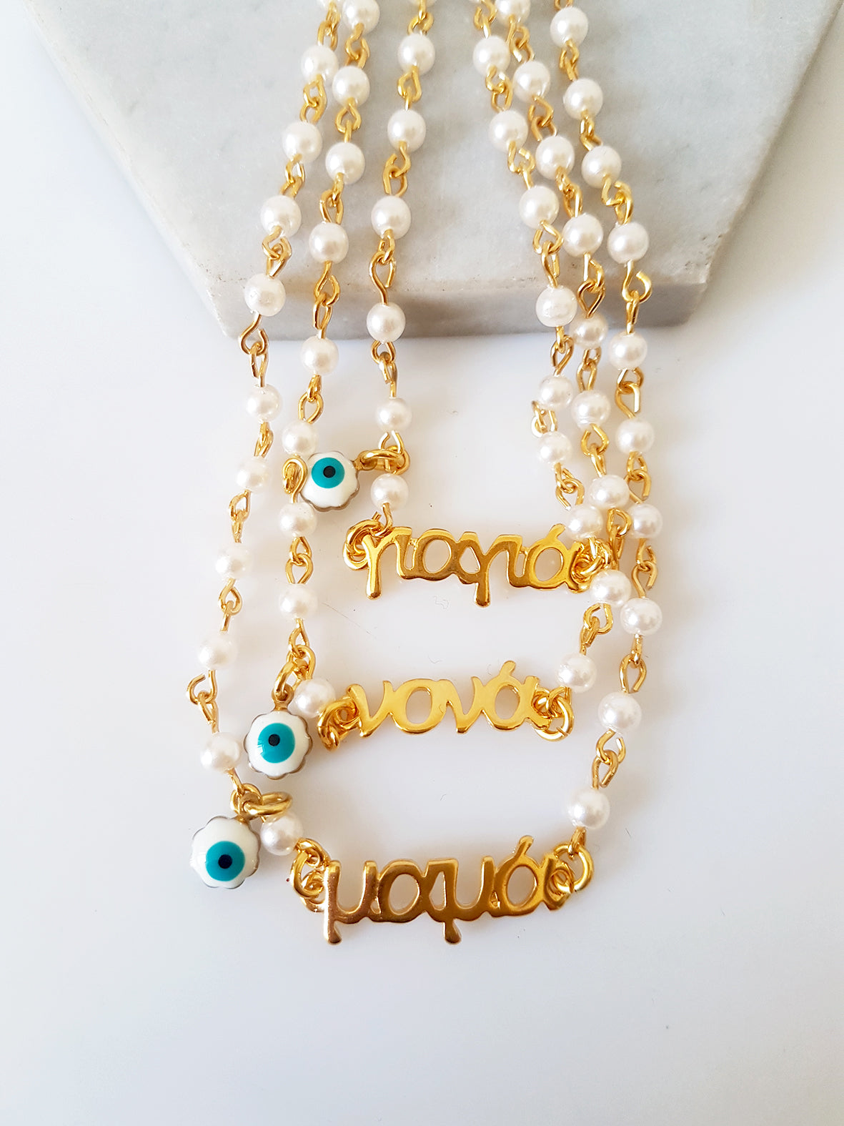 Χειροποίητο κολιέ με πέρλες, ταυτότητα “Μαμά” "Νονά" ή "Γιαγιά" και ματάκι – So Cute by Dimi