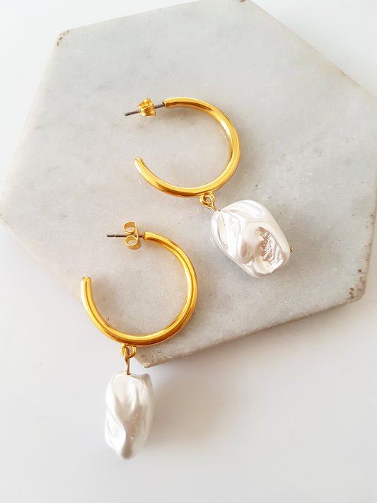 Hoop earrings with mother-of-pearl stone - SoCuteb2b