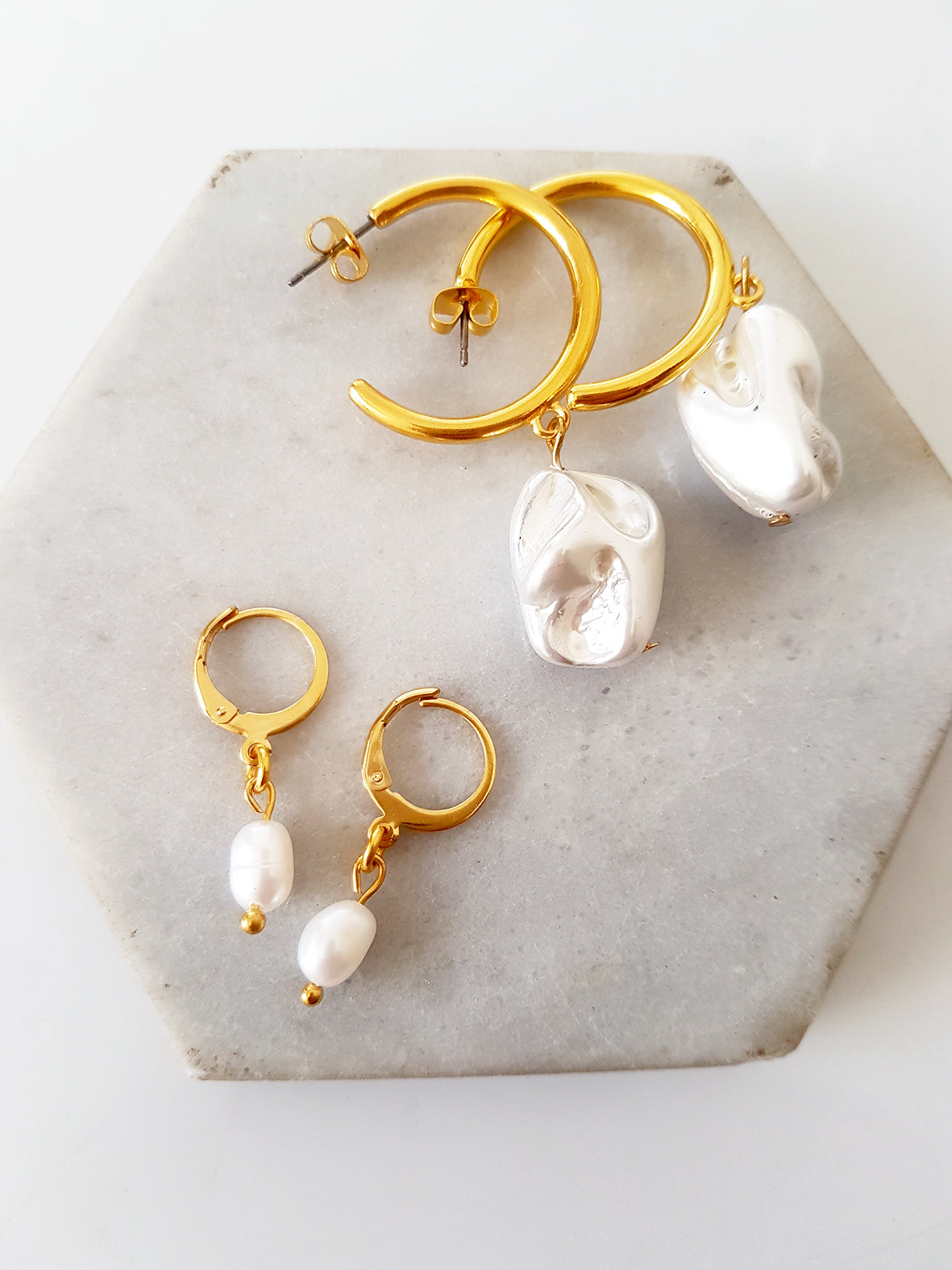 Hoop earrings with mother-of-pearl stone - SoCuteb2b