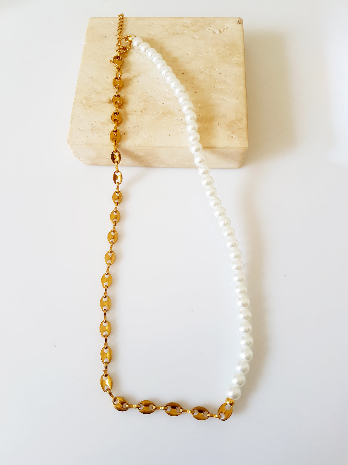 Χειροποίητο κολιέ με πέρλες και ατσάλινη αλυσίδα τύπου Θ – So Cute by Dimi χονδρική