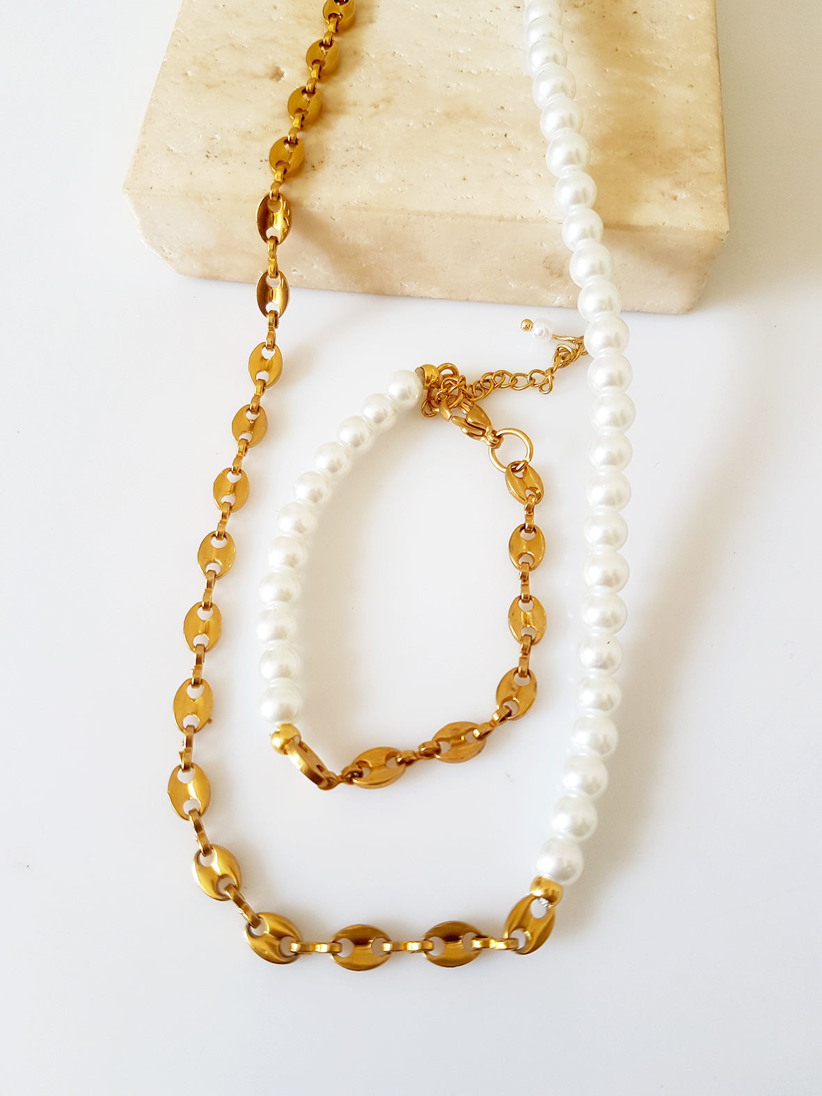 Χειροποίητο κολιέ και βραχιολι με πέρλες και ατσάλινη αλυσίδα τύπου Θ – So Cute by Dimi χονδρική