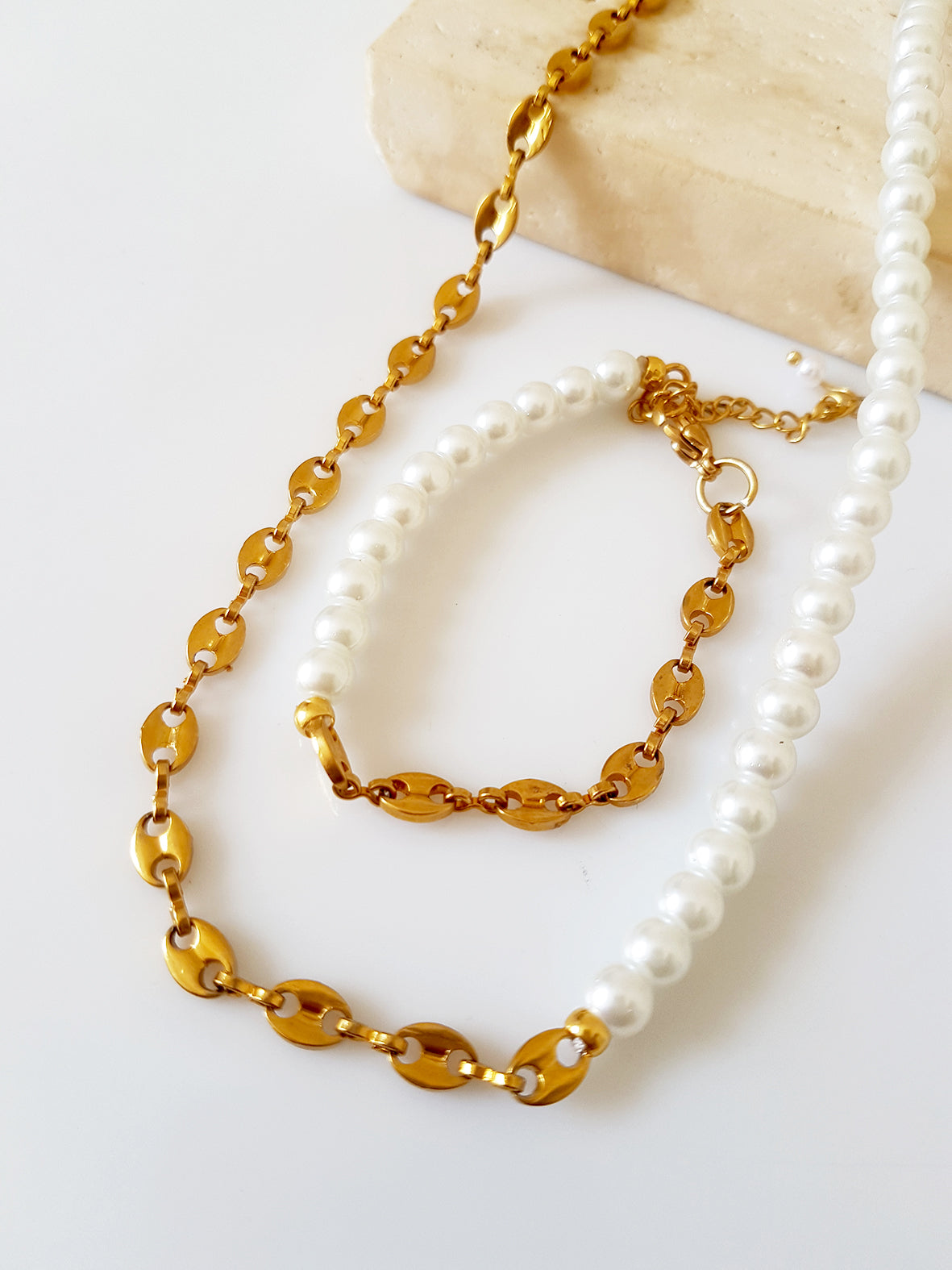 Χειροποίητο κολιέ και βραχιολι με πέρλες και ατσάλινη αλυσίδα τύπου Θ – So Cute by Dimi χονδρική