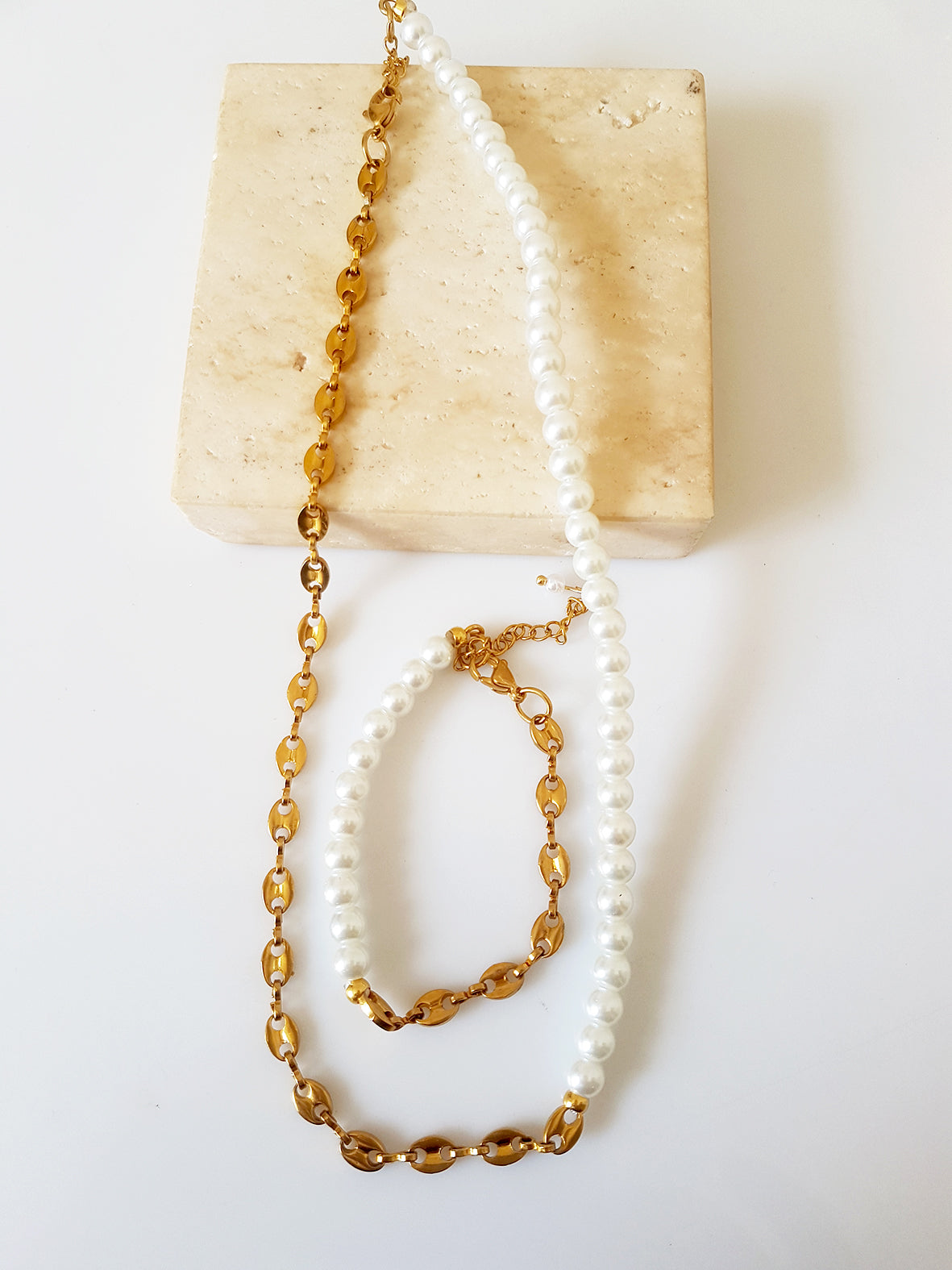 Χειροποίητο κολιέ και βραχιολι με πέρλες και ατσάλινη αλυσίδα τύπου Θ – So Cute by Dimi χονδρική