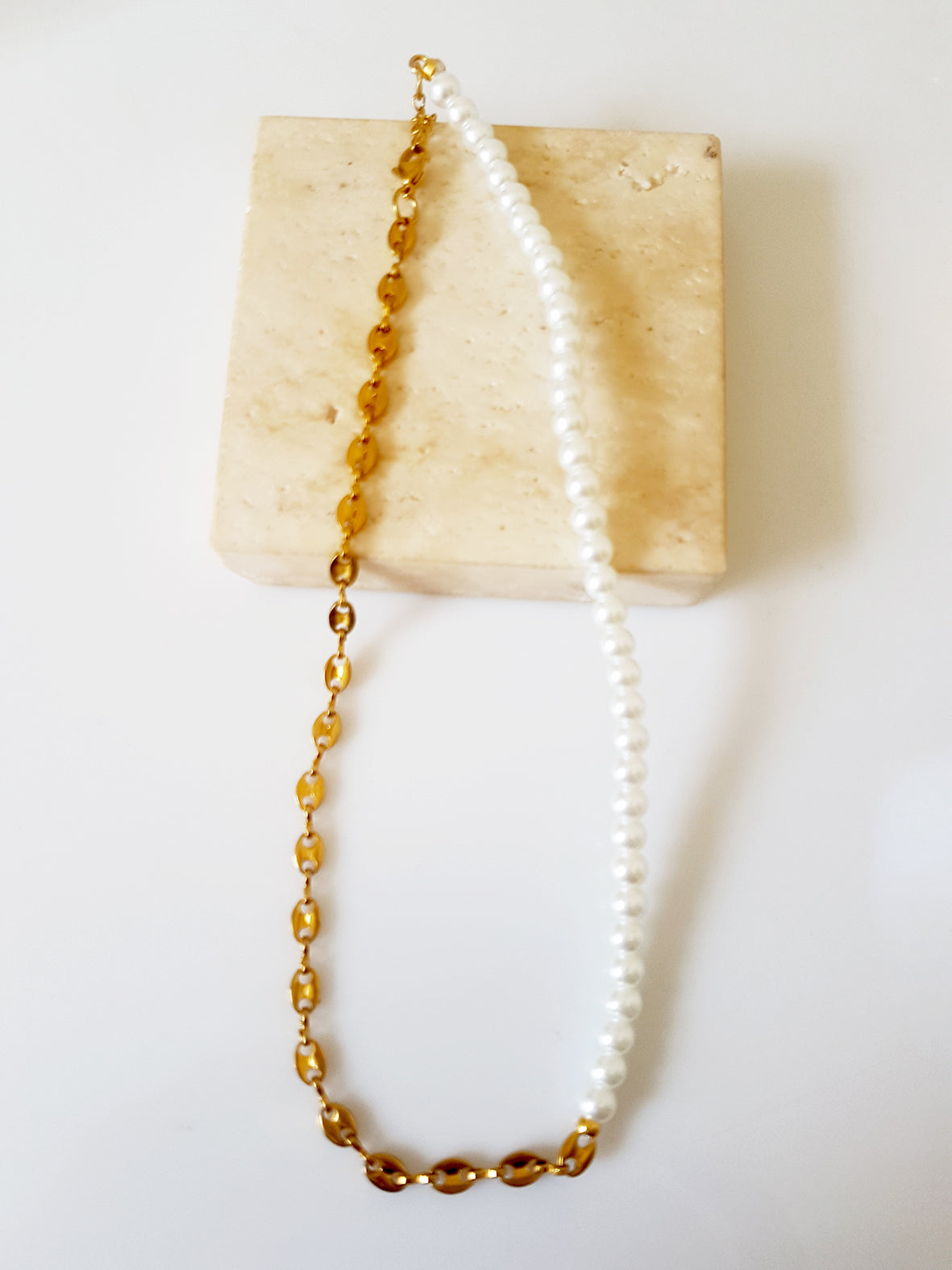 Χειροποίητο κολιέ με πέρλες και ατσάλινη αλυσίδα τύπου Θ – So Cute by Dimi χονδρική