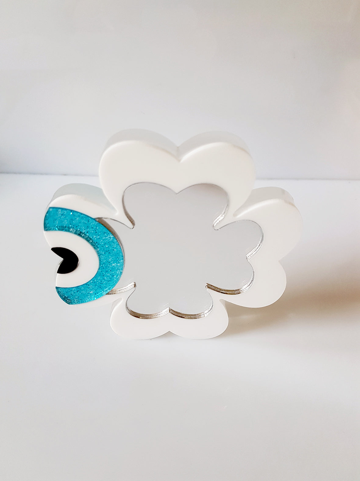 Four-leaf clover shaped table charm with evil eye - SoCuteb2b