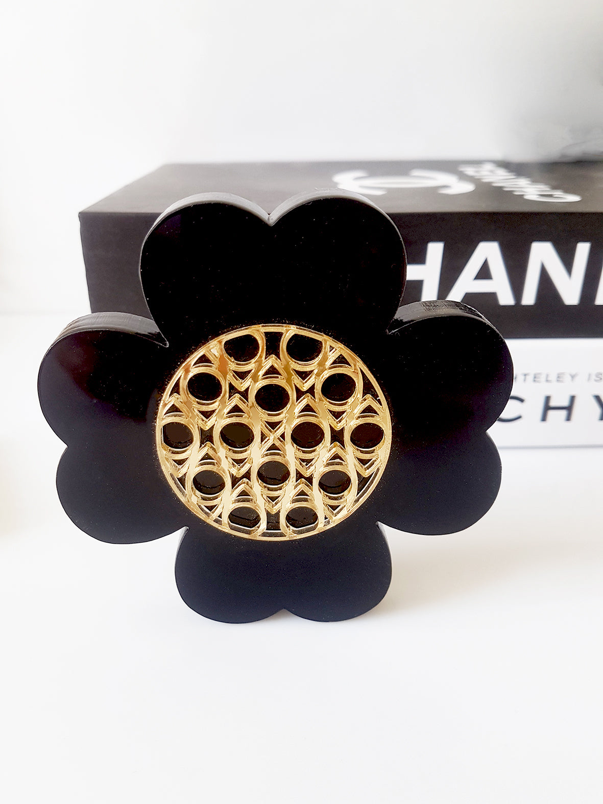 Four-leaf Clover table charm with patten of evil eyes contours - SoCuteb2b