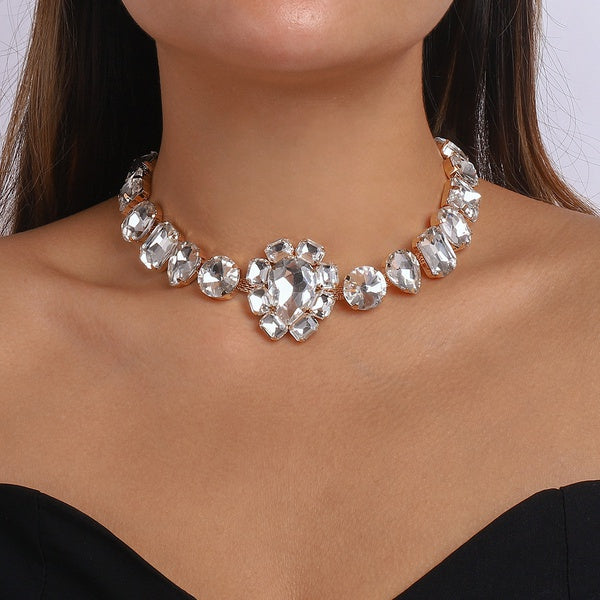 Retro Adjustable Solid Color Flower Shape Inlaid Rhinestone Iron Necklace