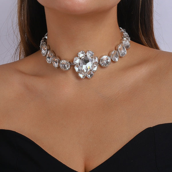 Retro Adjustable Solid Color Flower Shape Inlaid Rhinestone Iron Necklace