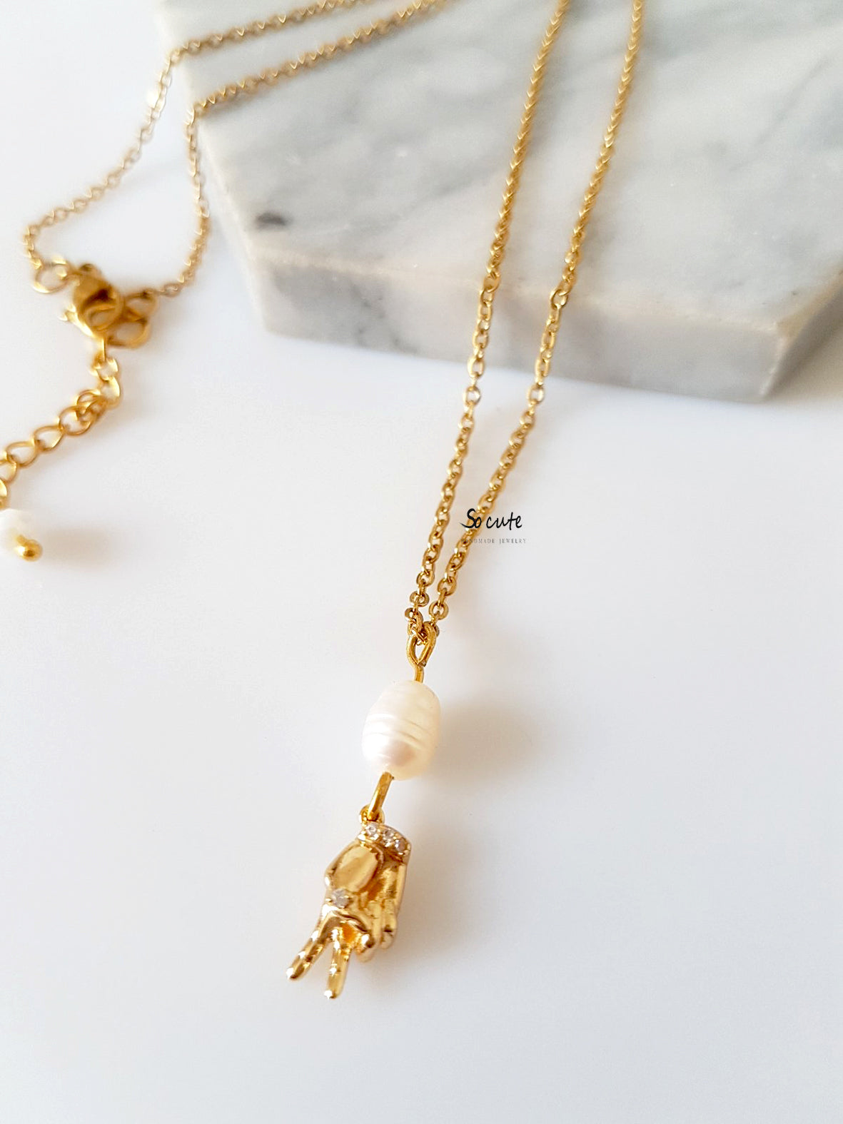 Ατσάλινο κολιέ με πέρλα και παλάμη ζιργκόν - So Cute by Dimi