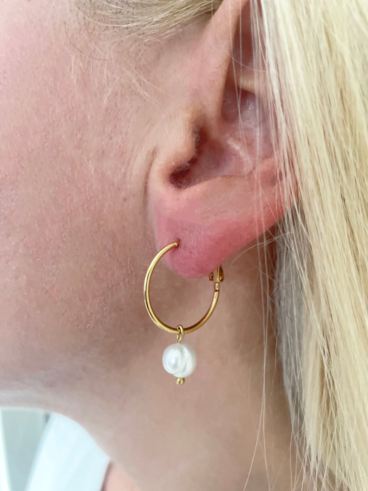 Hoop earrings with natural water pearl - SoCuteb2b