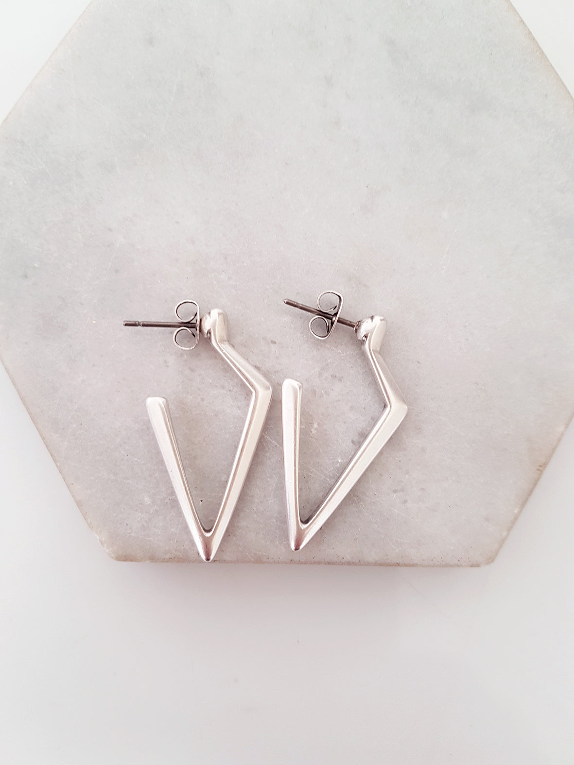 V-shaped earring with titanium stud, pack of 3 pairs
