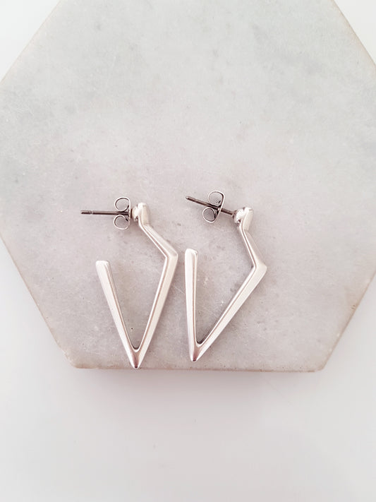 V-shaped earring with titanium stud, pack of 3 pairs