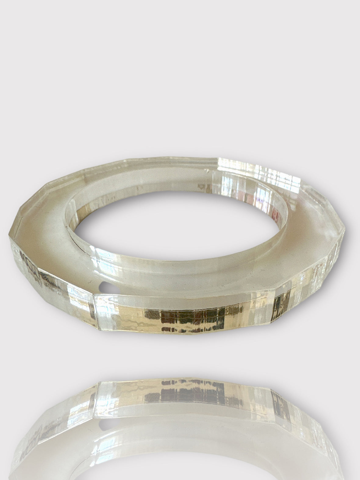 PLEXIGLASS ROUND BANGLE