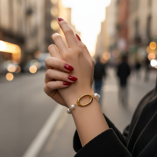 Χειροποίητο βραχιόλι με πέρλες και οβάλ επίχρυσο μοτίφ – Isadora Bracelet – So Cute by Dimi