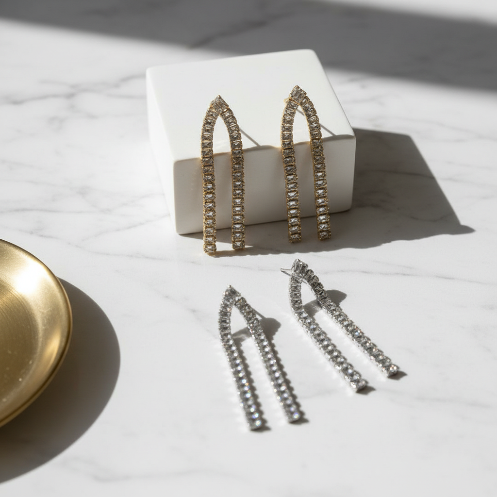 Χονδρική — set από δύο σχέδια crystal earrings, τεχνική φωτογράφιση σε μαρμάρινο φόντο