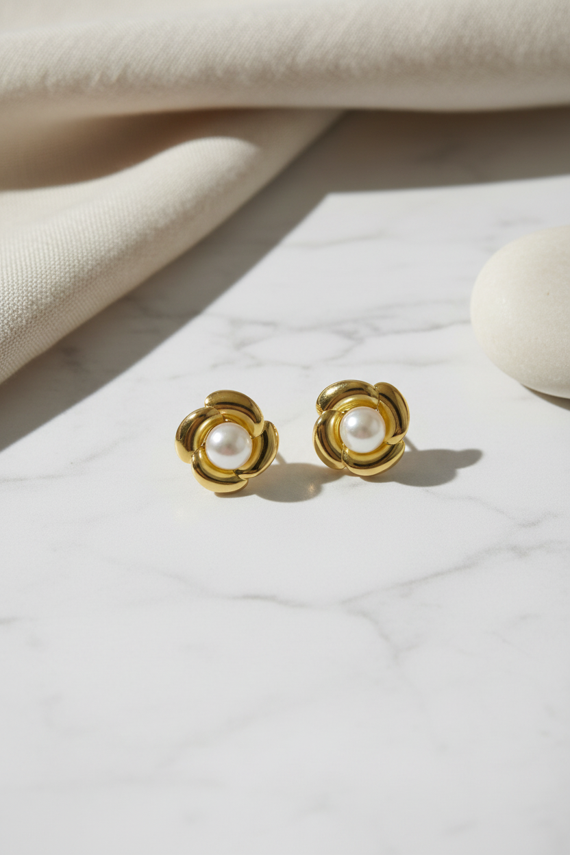 Mini ατσάλινα καρφωτά σκουλαρίκια Aria Mini Bloom με πέρλα 1,2 εκ – So Cute by Dimi