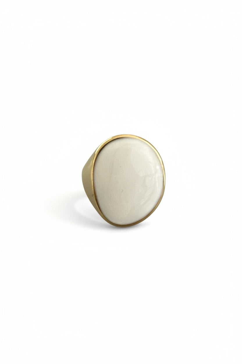 Pearl Queen Ring stainless steel oval mother of pearl effect gold tone So Cute by Dimi