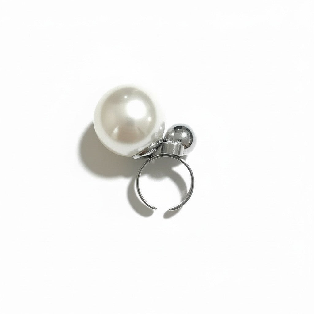 Ατσάλινο statement δαχτυλίδι Pearl Sphere Ring με μεγάλη πέρλα, μεταλλική μπίλια και ζιργκόν – So Cute by Dimi