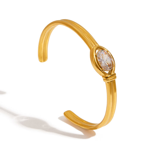 Crystal Glow – Ατσάλινο cuff βραχιόλι σε χρυσό με μακρόστενο ζιργκόν | So Cute By Dimi