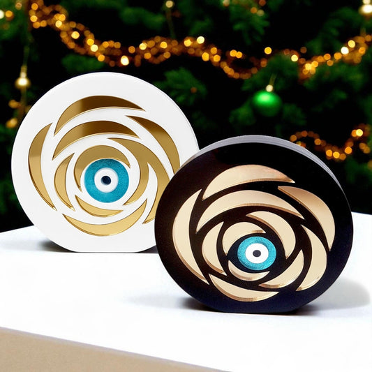 Petal Eye γούρι χονδρική, επιτραπέζιο plexiglass με μάτι & χρυσά πέταλα σε μαύρο ή λευκό – So Cute by Dimi