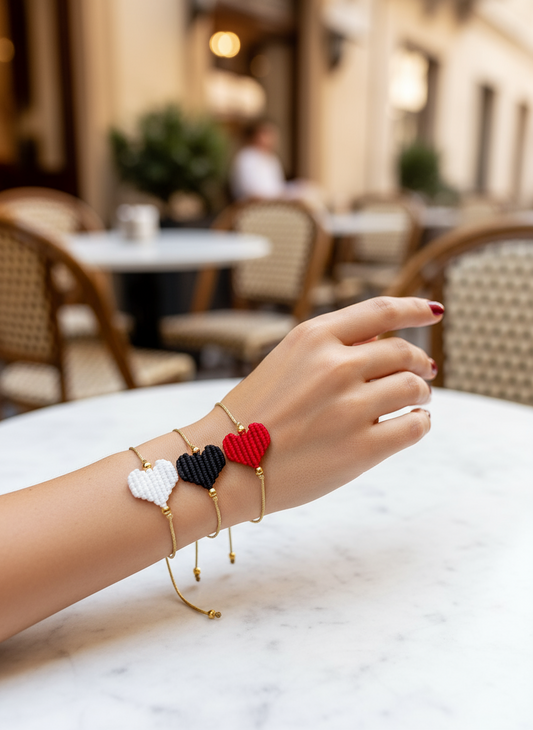 Χειροποίητο βραχιόλι με λεπτό χρυσαφί κορδόνι και μακραμέ καρδιά – Golden Slim Bracelet – So Cute by Dimi