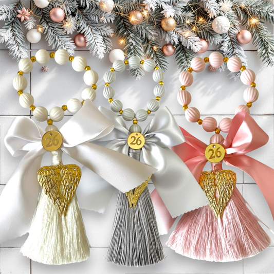 Χειροποίητο γούρι φτερά αγγέλου με στρας και φούντα – So Cute by Dimi Wholesale