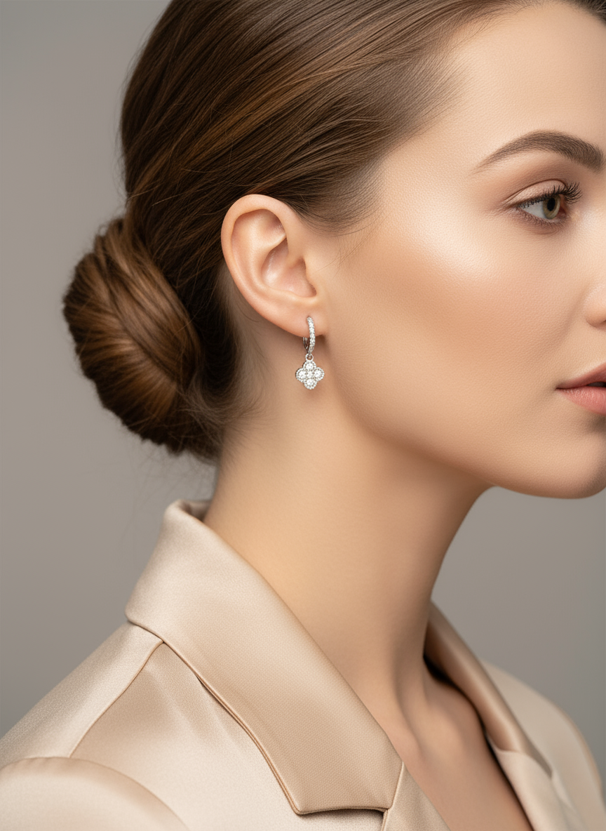 Aτσάλινα σκουλαρίκια κρικάκι με κρεμαστό τετράφυλλο με ζιργκόν – So Cute by Dimi