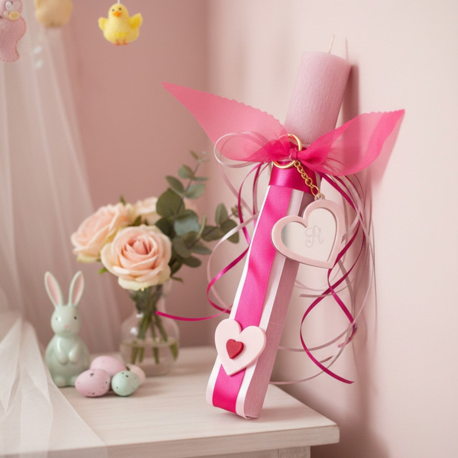 Χονδρική πασχαλινή λαμπάδα 30 εκ. με καρδιές και μπρελόκ καθρέφτη – So Cute by Dimi