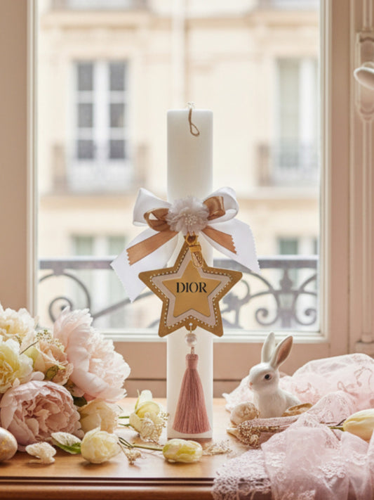 Luxury inspired πασχαλινή λαμπάδα σε παριζιάνικο σκηνικό με ανοιξιάτικα λουλούδια – So Cute by Dimi