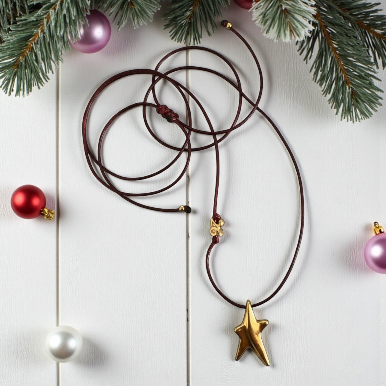 Κολιέ γούρι 2026 με αστέρι από ζαμάκ – So Cute by Dimi Wholesale