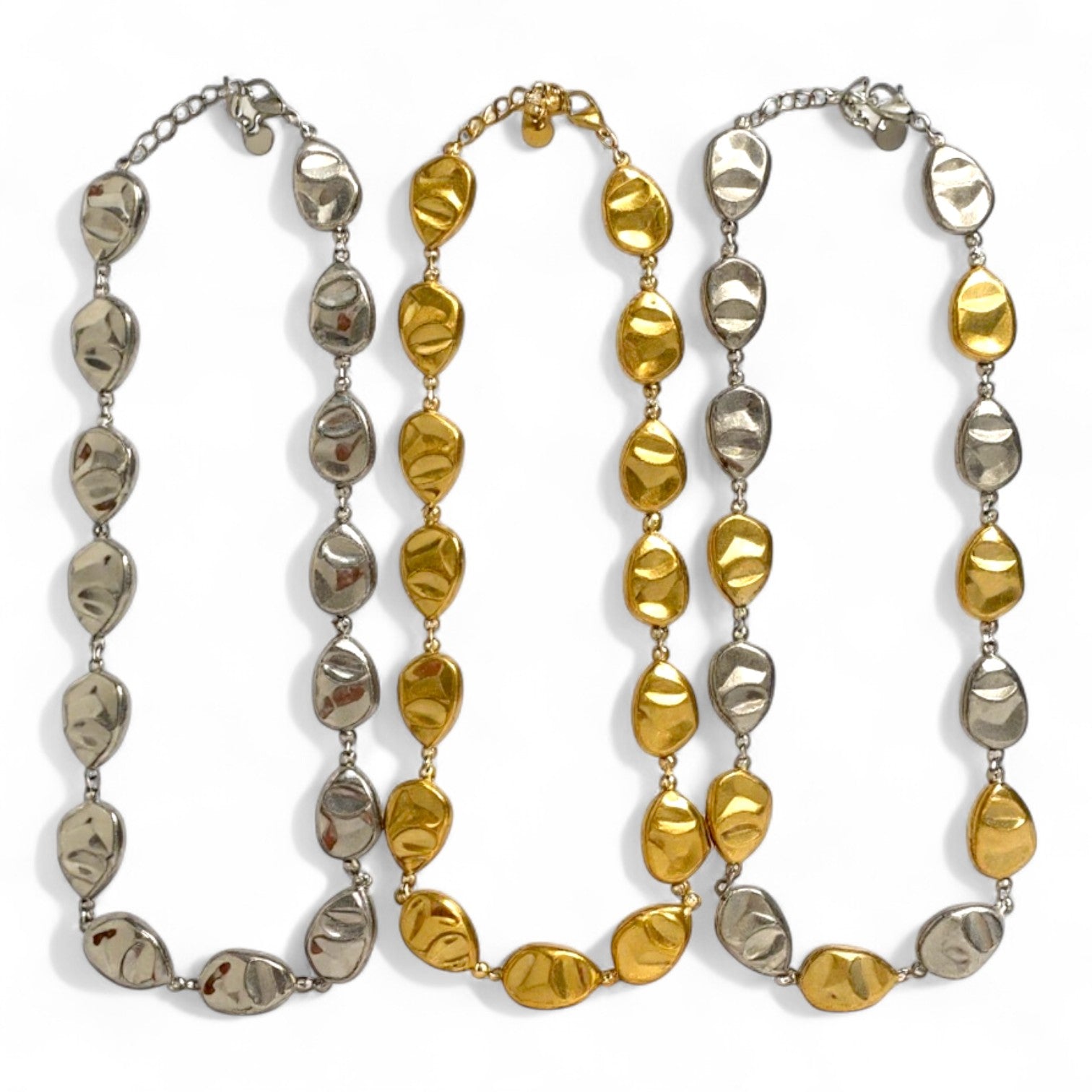 Ατσάλινο κολιέ με ανάγλυφες χάντρες σε χρυσό, ασημί & δίχρωμο. Άμεση αποστολή για επαγγελματίες So Cute by Dimi Wholesale ⚡