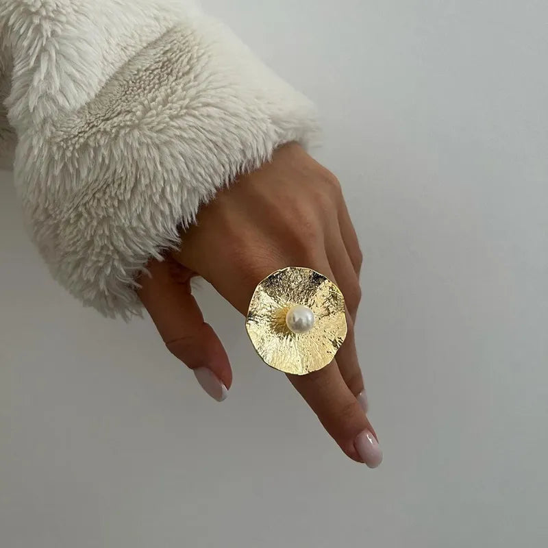 Casual Retro Exaggerated Flower Alloy Inlay Pearl Women's Rings