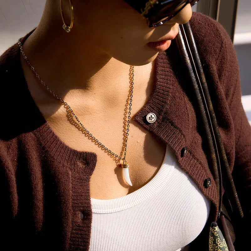 Horn Necklace ατσάλινο κολιέ με κέρατο από ρητίνη 18Κ PVD επιχρύσωση So Cute by Dimi