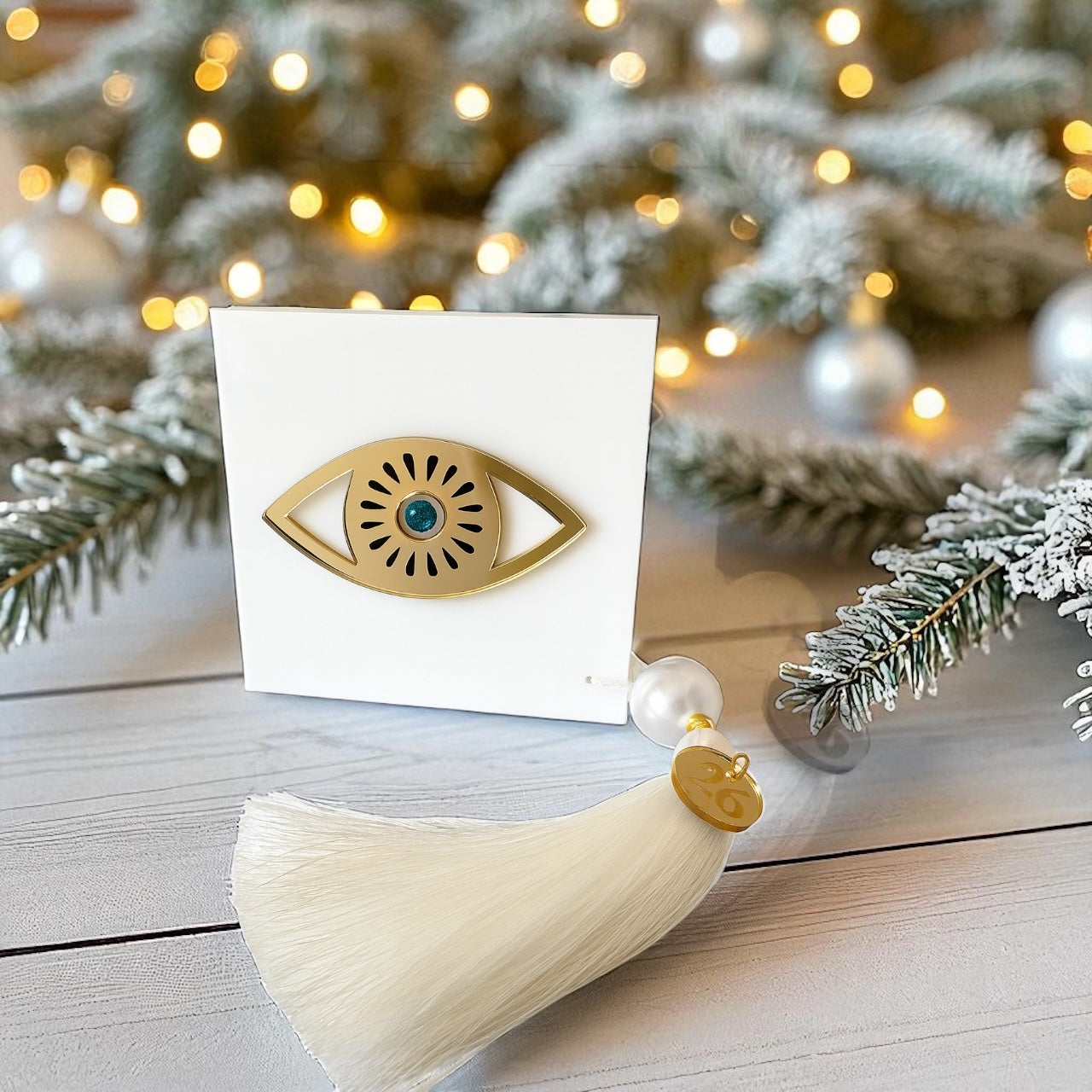 Χειροποίητο γούρι μάτι λευκό-χρυσό με πέρλα και φούντα – So Cute by Dimi Wholesale