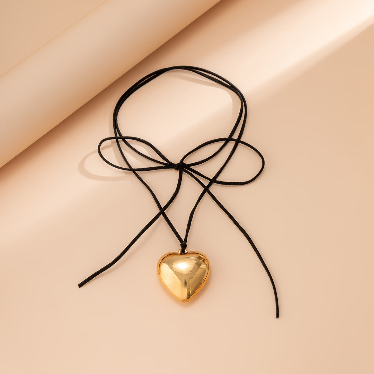 Fashion Heart Shape Alloy Leather Wax Line Flannel Straps Women'S Pendant Necklace