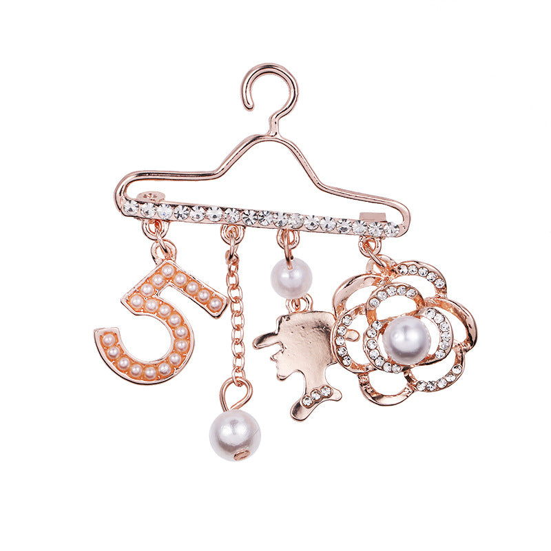Casual Elegant Alloy Plating Hollow Out Inlay Artificial Rhinestones Pearl Women'S Brooches