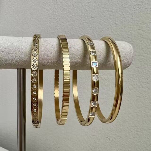 Casual Simple Style Round Square Stripe Stainless Steel Plating Inlay Zircon 18K Gold Plated Bangle