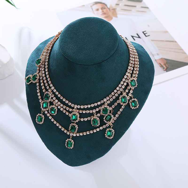 Elegant Shiny Irregular Rhinestones Necklace