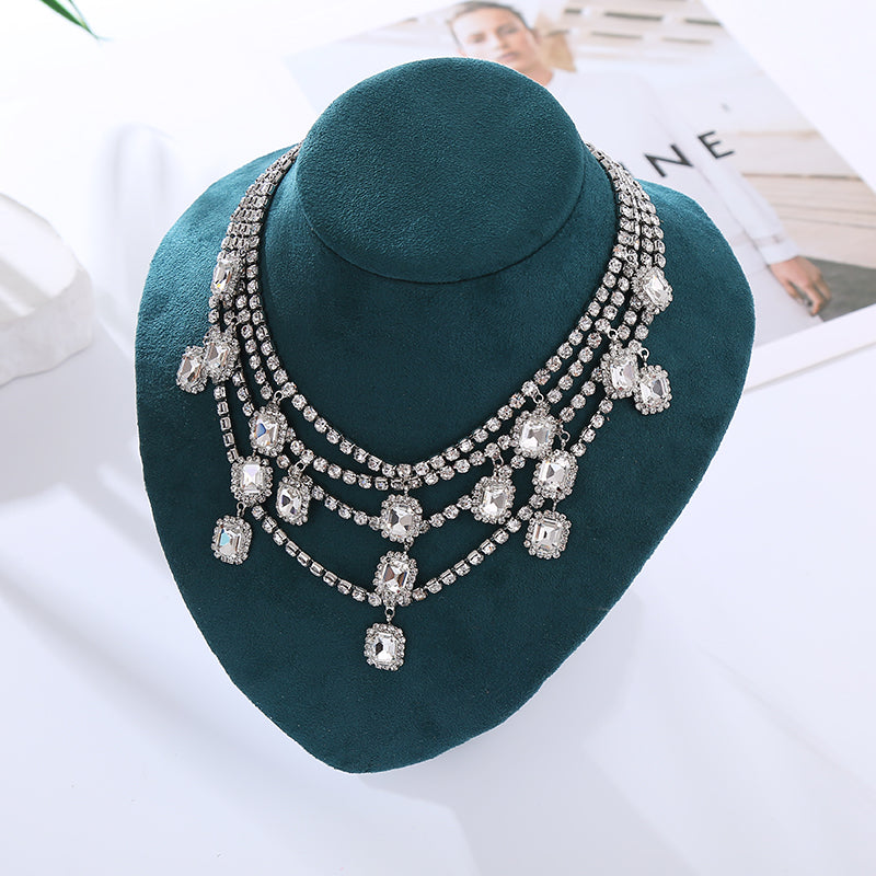 Elegant Shiny Irregular Rhinestones Necklace