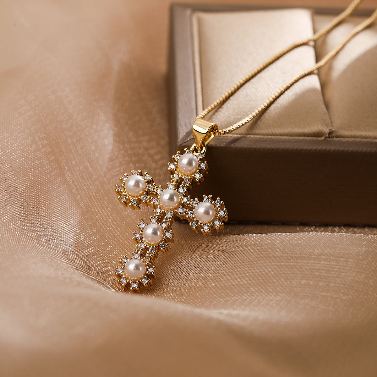 Cross Copper Plating Inlay Artificial Pearls Zircon 18K Gold Plated Pendant Necklace