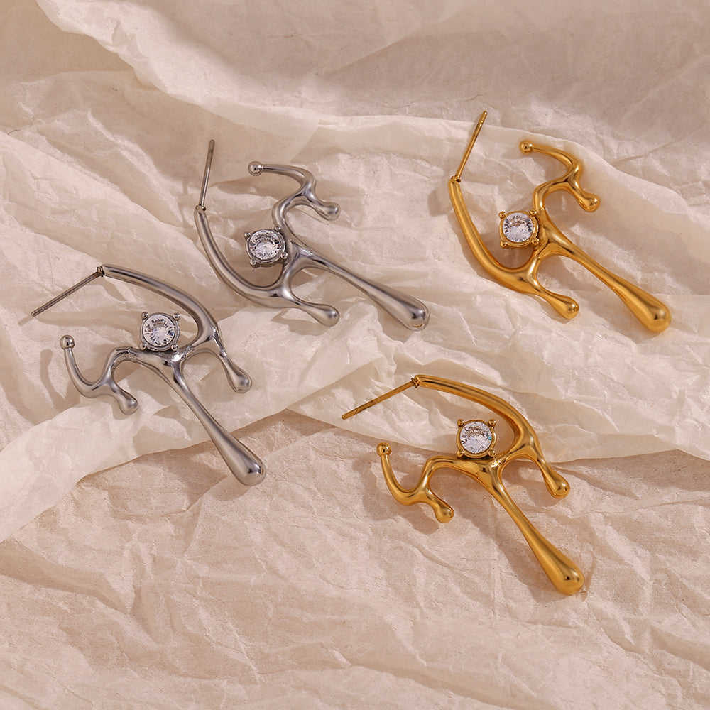 Υπέροχα ακανόνιστα σκουλαρίκια σε μοτίφ υλικού που λιώνει με ζιργκόν από ατσάλι 
