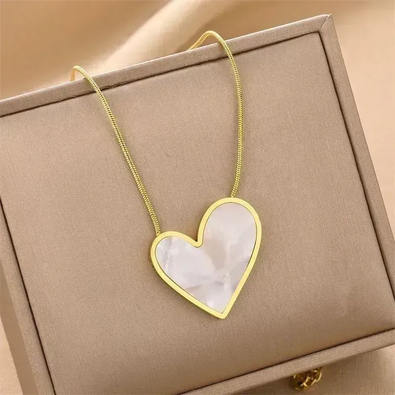 Princess Cute Simple Style Heart Shape Stainless Steel Inlay Shell 18K Gold Plated Necklaces