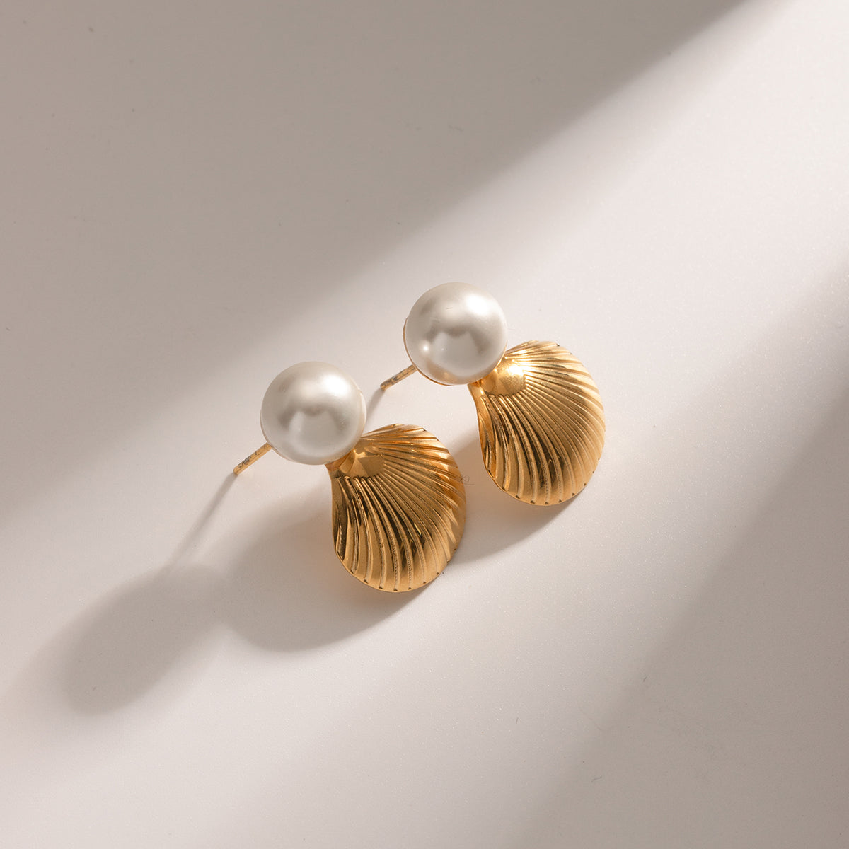 Ig Style Pearl Shell Plating Stainless Steel 18k Gold Plated Ear Studs