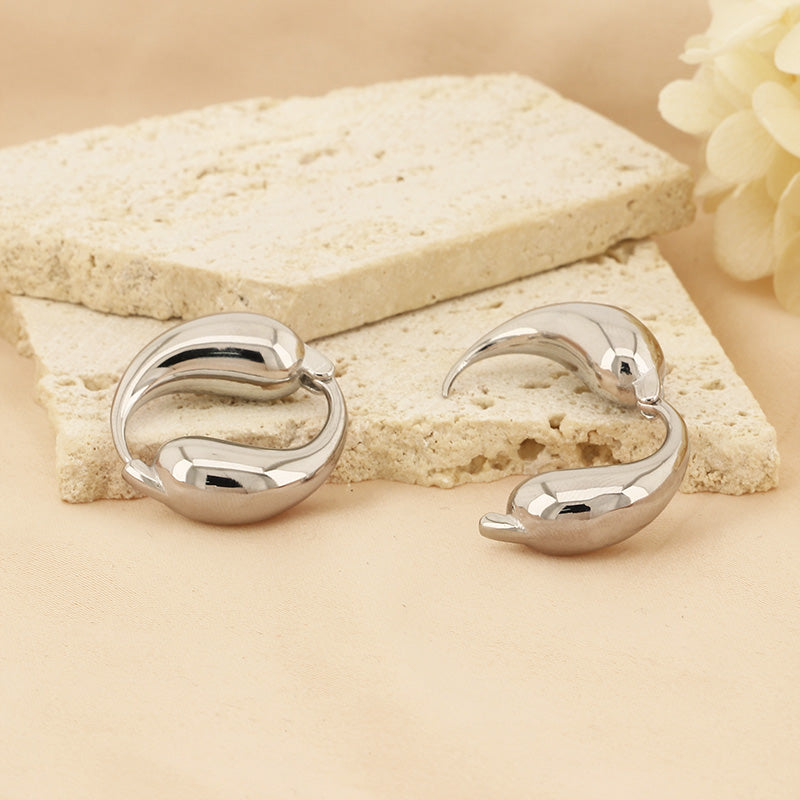 Stylish σκουλαρίκια από ατσάλι τιτανίου με επιμετάλλωση