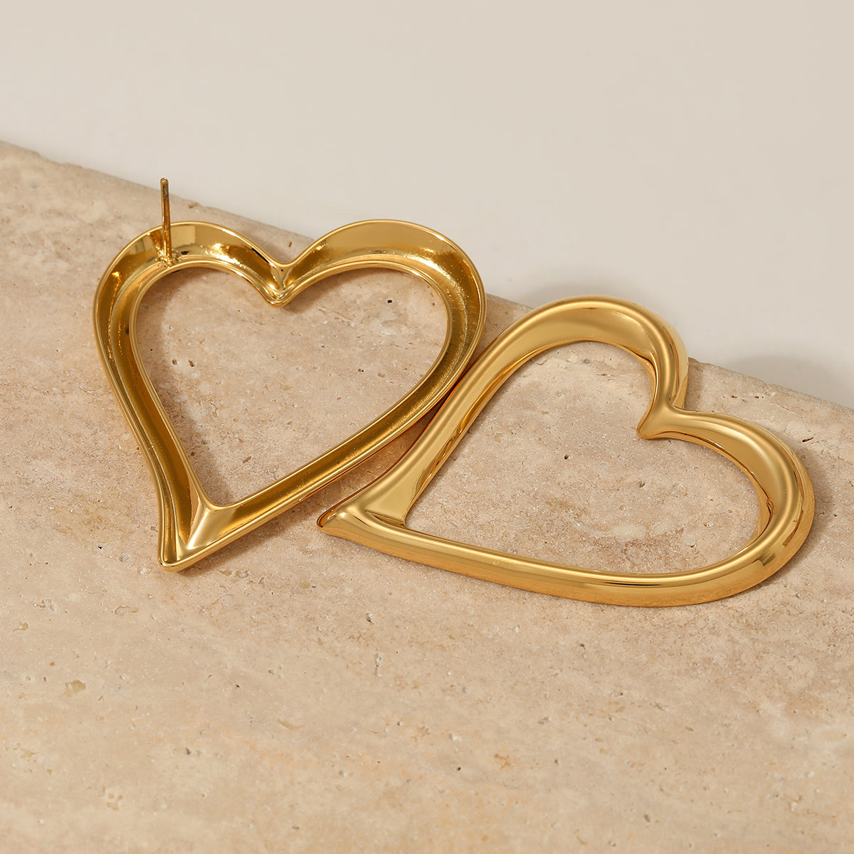 Κομψά σκουλαρίκια σε σχήμα καρδιάς από επιμεταλλωμένο 14Κ ατσάλι 304 