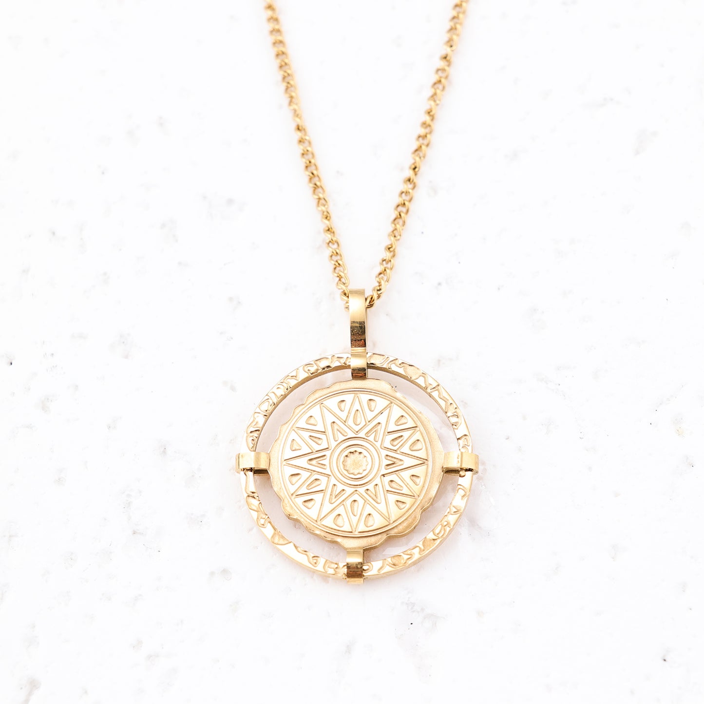 201 Stainless Steel 304 Stainless Steel 18K Gold Plated Elegant Simple Style Round Pendant Necklace