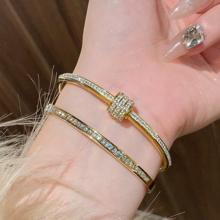 Elegant bangle βραχιόλια με ζιργκόν και κοχύλι σε διάφορα μοτίφ από επιχρυσωμένο ατσάλι τιτανίου