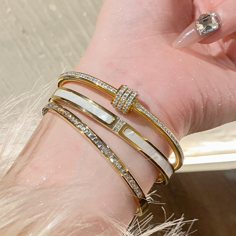 Elegant bangle βραχιόλια με ζιργκόν και κοχύλι σε διάφορα μοτίφ από επιχρυσωμένο ατσάλι τιτανίου